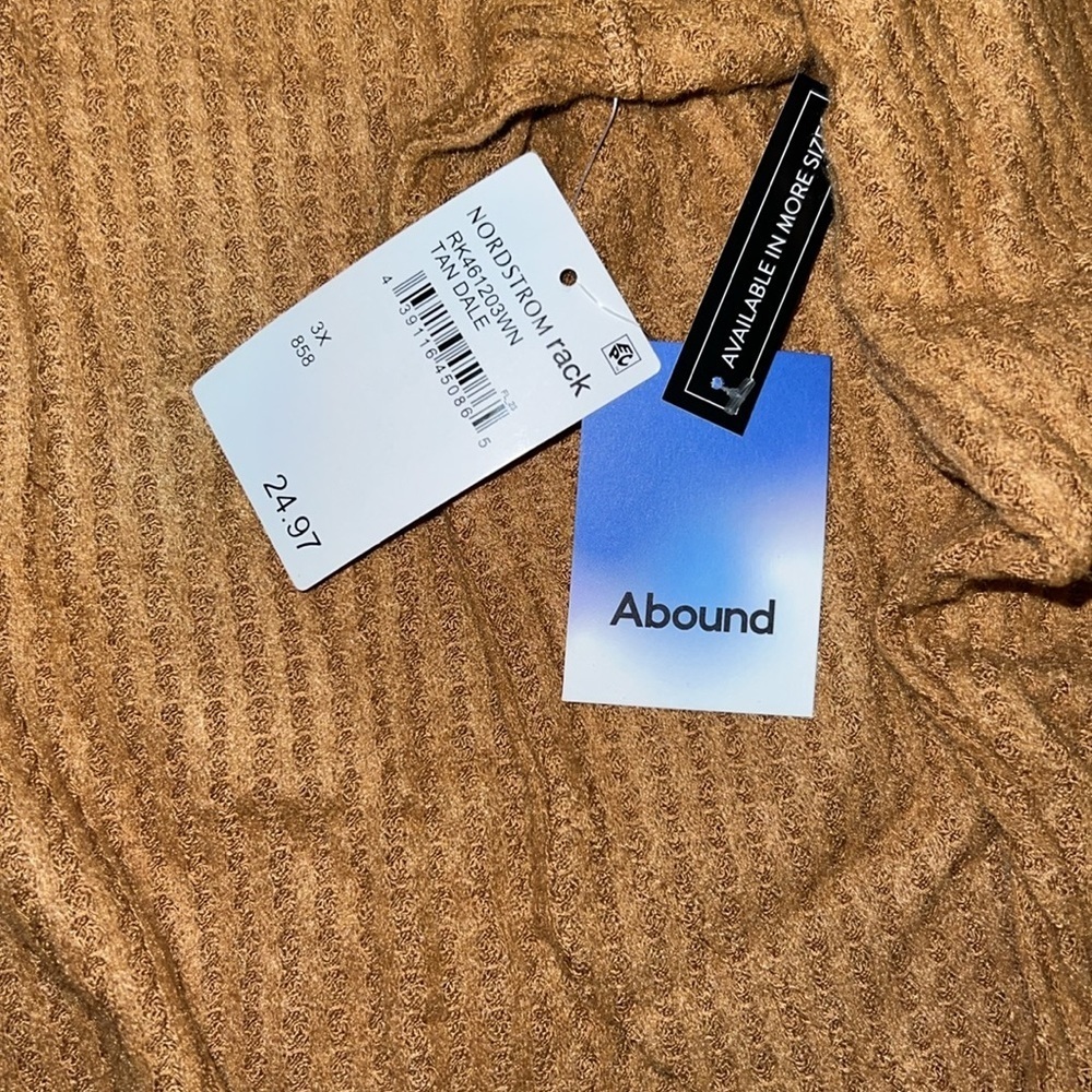 NWT: Sweater - Picture 3 of 4